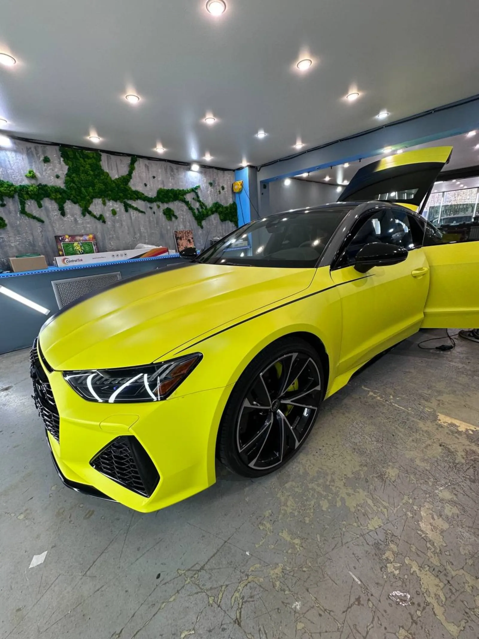 Жёлтый матовый Audi