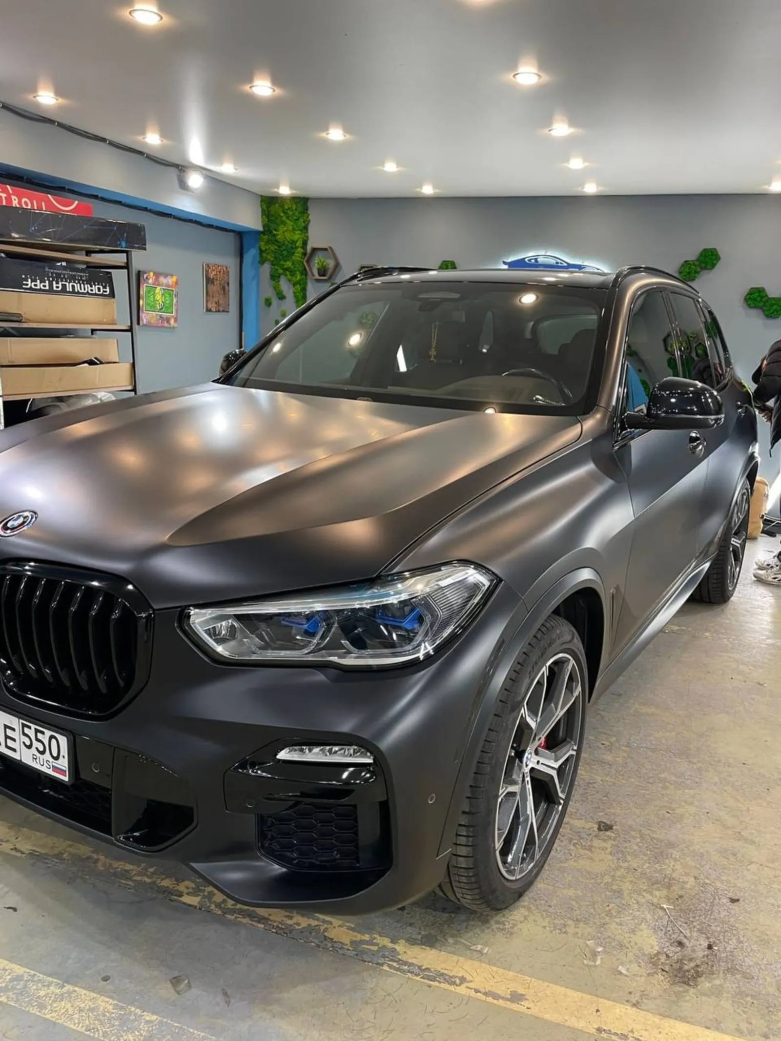 BMW X5 в матовой плёнке
